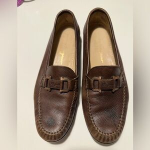 GUC Ferragamo classic  Gancini Leather Loafers. Sz 9.5 women's